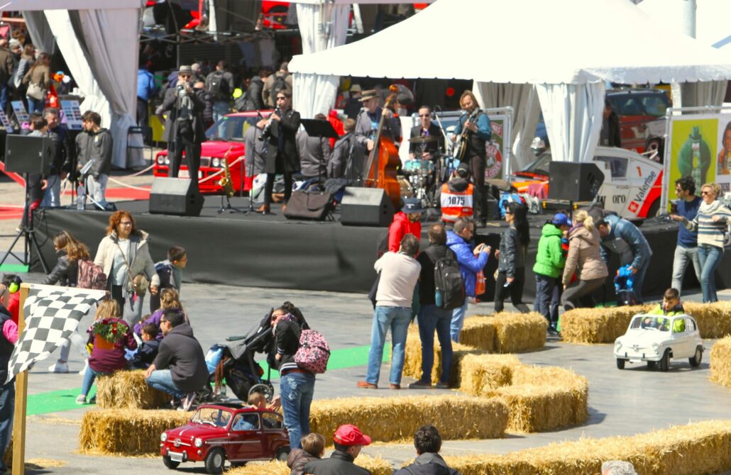 Foto 2 Edit paddock coches pedales y escenario